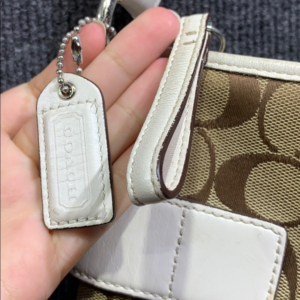 Coach purse! - Picture 4 of 6